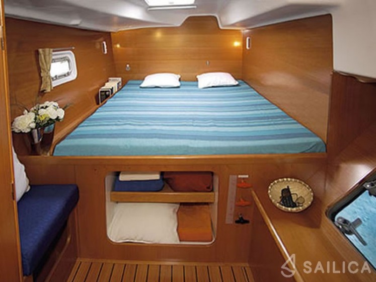 Lagoon 380 - Yacht Charter Sailica
