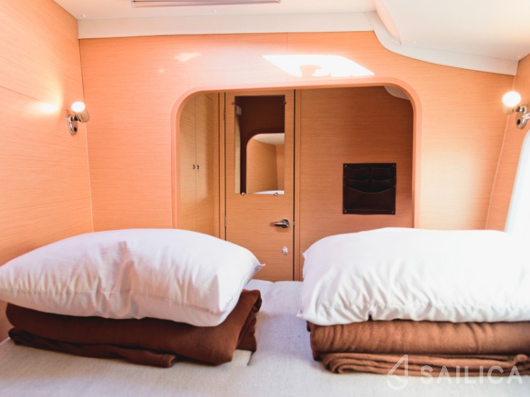 Lagoon 380 - Yacht Charter Sailica