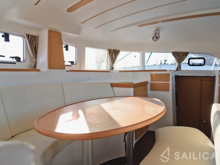 Lagoon 380 - Yacht Charter Sailica