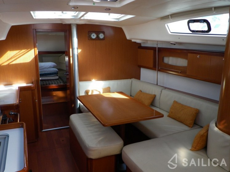 Oceanis 40.1 - Yacht Charter Sailica
