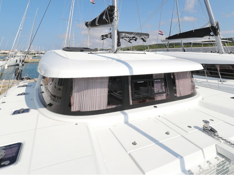 Lagoon 42 - Yacht Charter Sailica