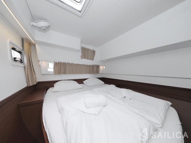 Lagoon 42 - Yacht Charter Sailica