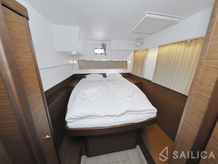 Lagoon 42 - Yacht Charter Sailica