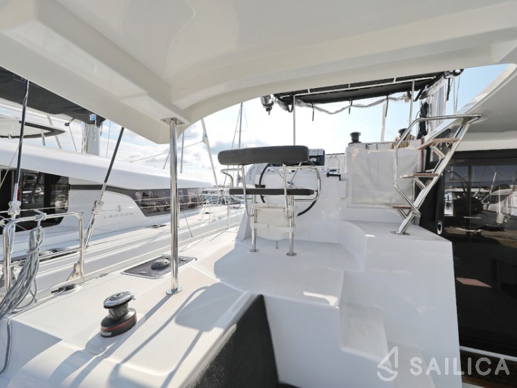 Lagoon 42 - Yacht Charter Sailica