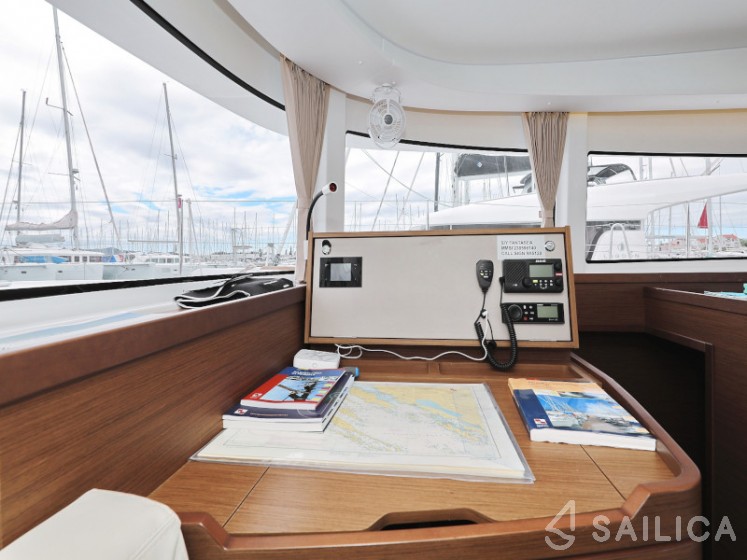 Lagoon 42 - Yacht Charter Sailica