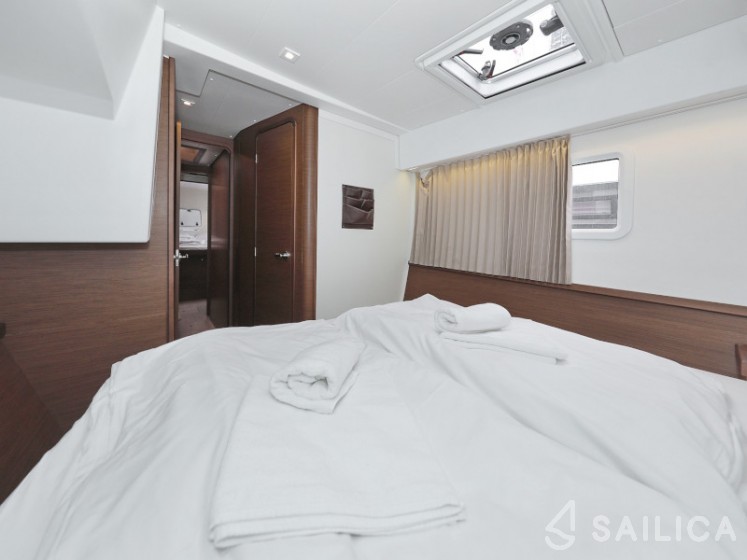 Lagoon 42 - Yacht Charter Sailica