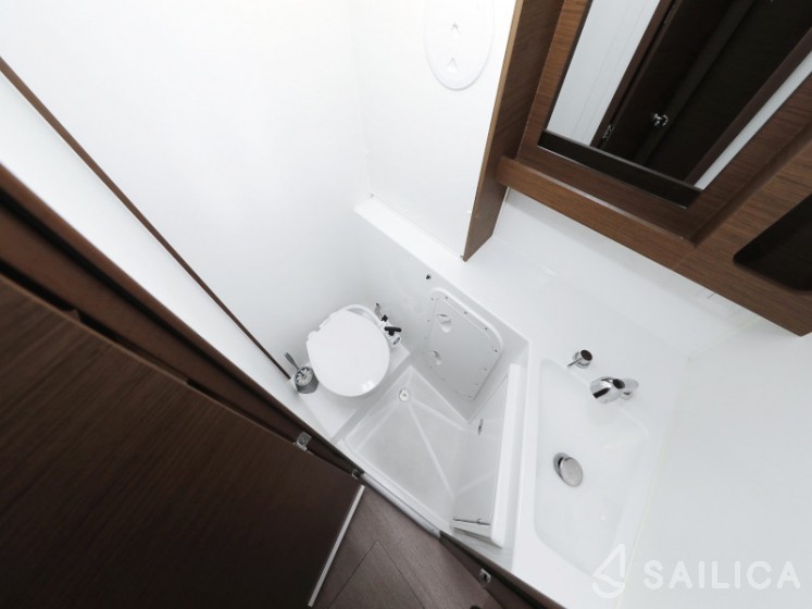 Lagoon 42 - Yacht Charter Sailica