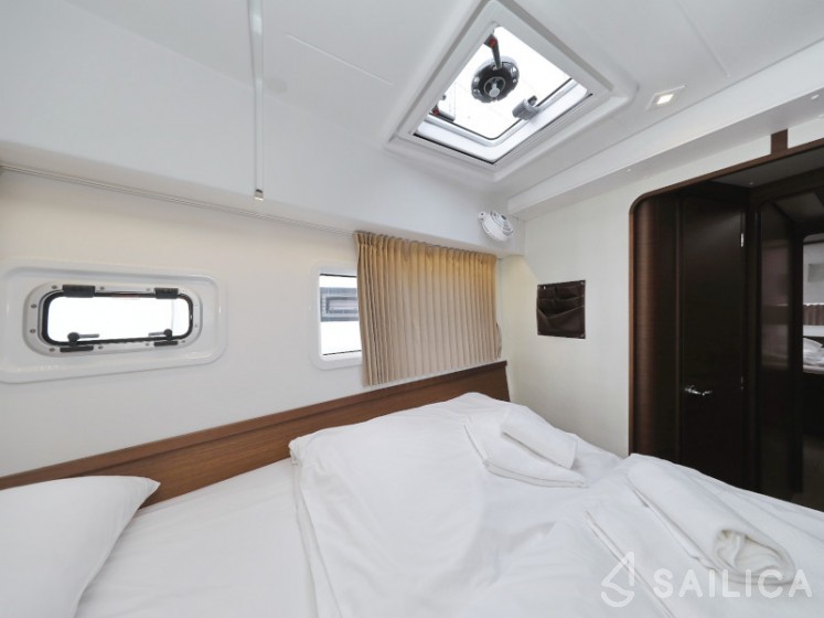 Lagoon 42 - Yacht Charter Sailica