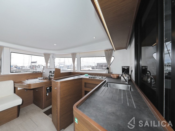Lagoon 42 - Yacht Charter Sailica