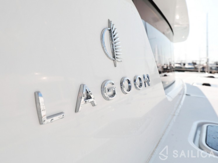 Lagoon 42 - Yacht Charter Sailica