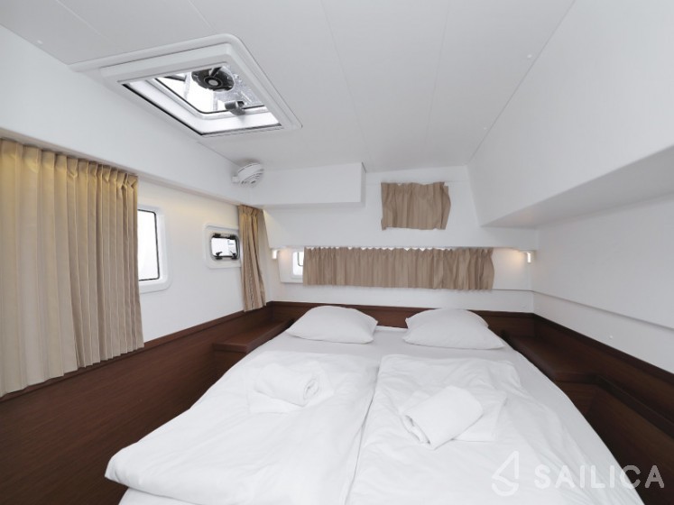 Lagoon 42 - Yacht Charter Sailica