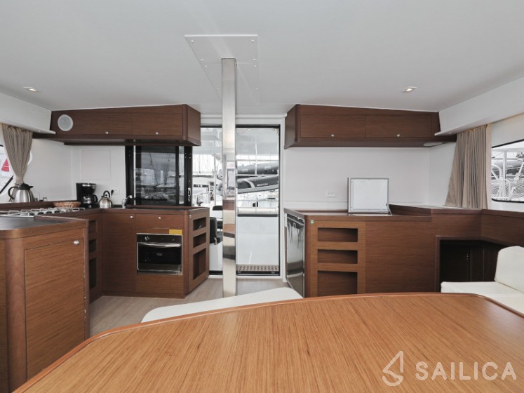 Lagoon 42 - Yacht Charter Sailica