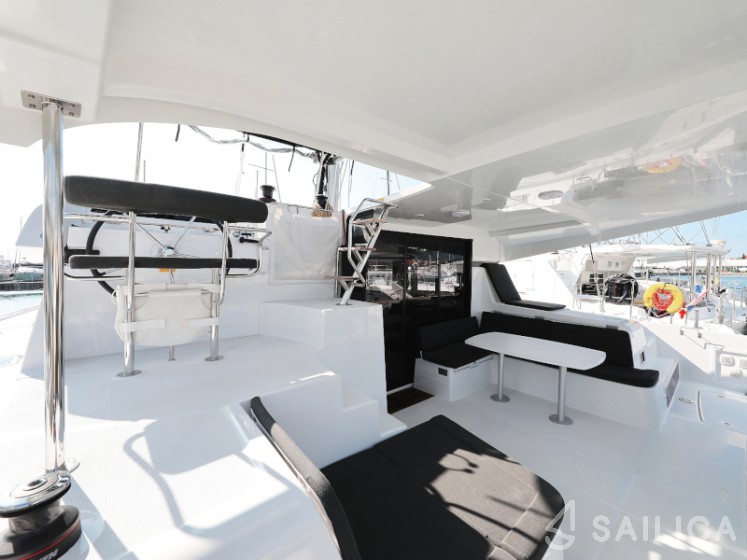 Lagoon 42 - Yacht Charter Sailica