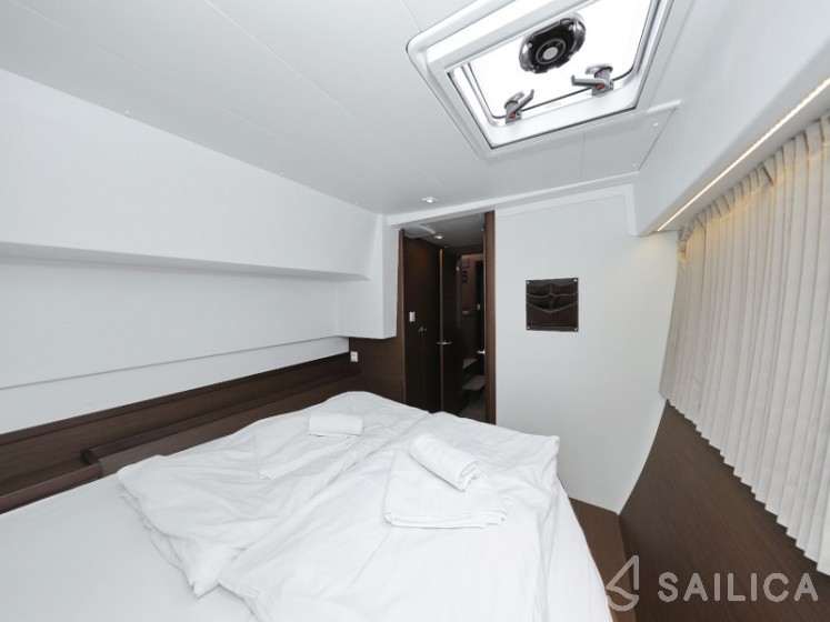 Lagoon 42 - Yacht Charter Sailica