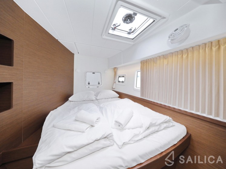 Lagoon 42 - Yacht Charter Sailica