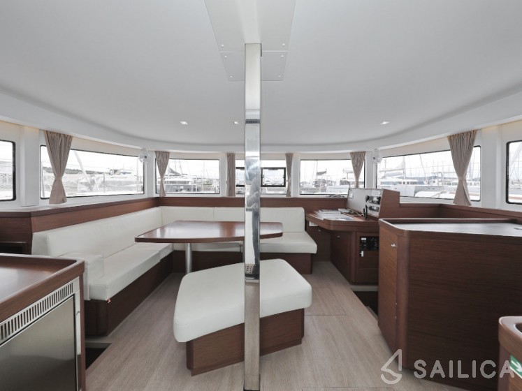 Lagoon 42 - Yacht Charter Sailica