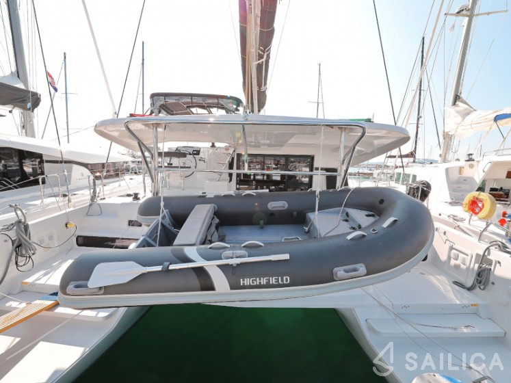 Lagoon 42 - Yacht Charter Sailica
