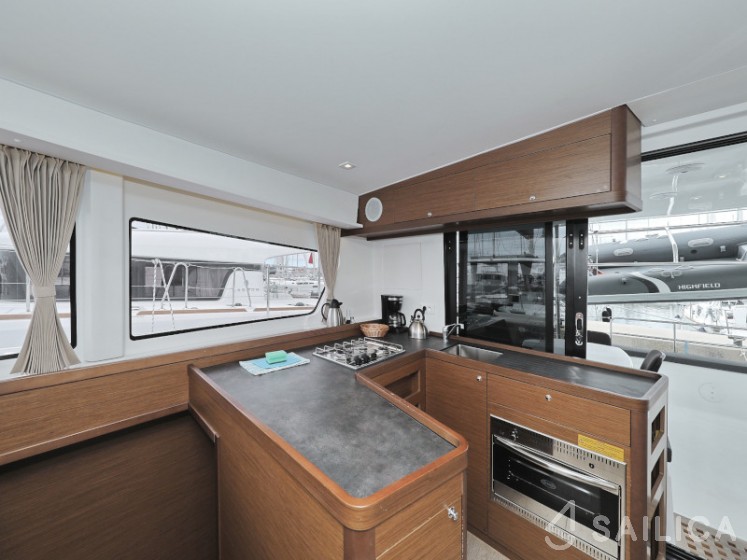 Lagoon 42 - Yacht Charter Sailica
