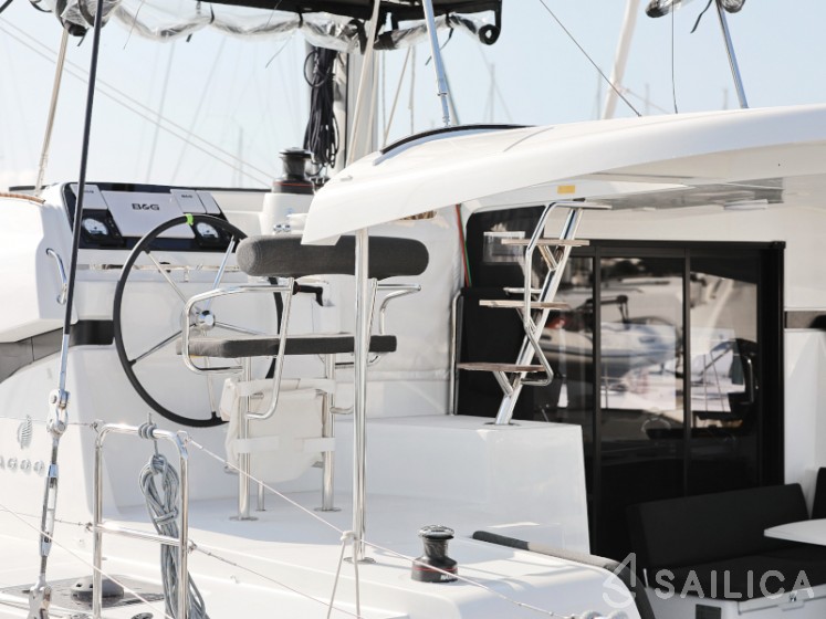 Lagoon 42 - Yacht Charter Sailica
