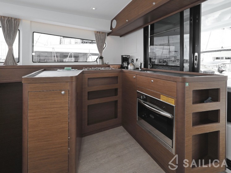 Lagoon 42 - Yacht Charter Sailica