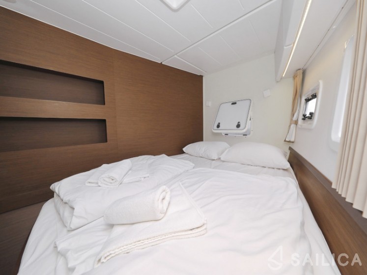 Lagoon 42 - Yacht Charter Sailica