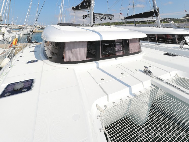 Lagoon 42 - Yacht Charter Sailica