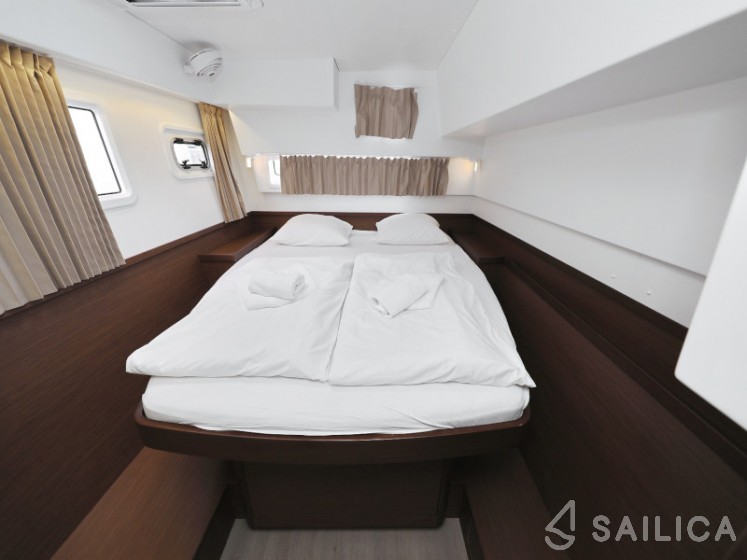 Lagoon 42 - Yacht Charter Sailica