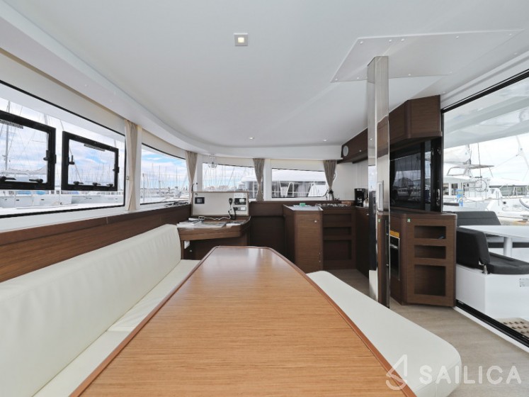 Lagoon 42 - Yacht Charter Sailica