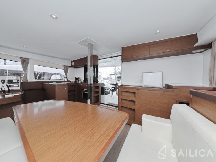 Lagoon 42 - Yacht Charter Sailica