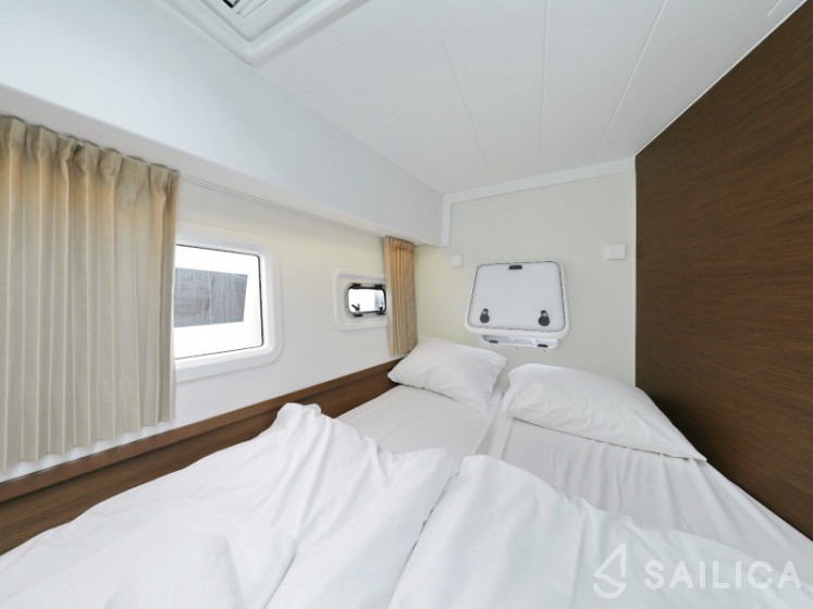 Lagoon 42 - Yacht Charter Sailica