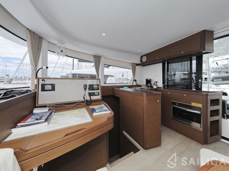 Lagoon 42 - Yacht Charter Sailica