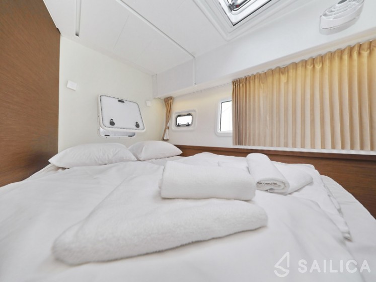Lagoon 42 - Yacht Charter Sailica
