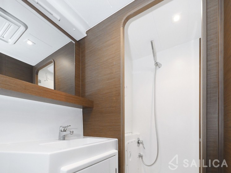 Lagoon 42 - Yacht Charter Sailica