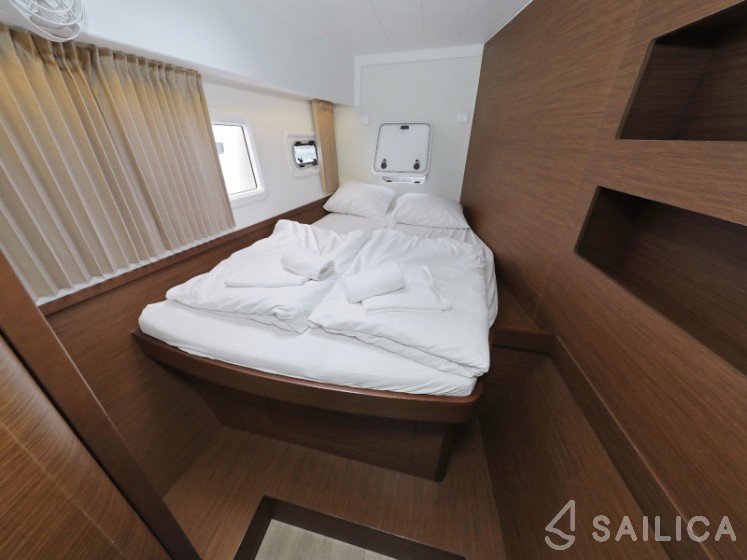 Lagoon 42 - Yacht Charter Sailica