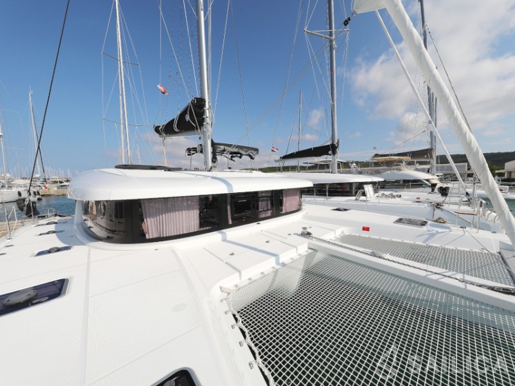 Lagoon 42 - Yacht Charter Sailica