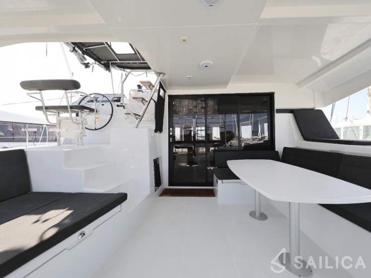Lagoon 42 - Yacht Charter Sailica