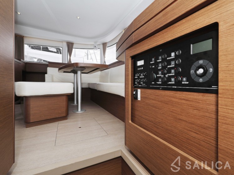 Lagoon 42 - Yacht Charter Sailica