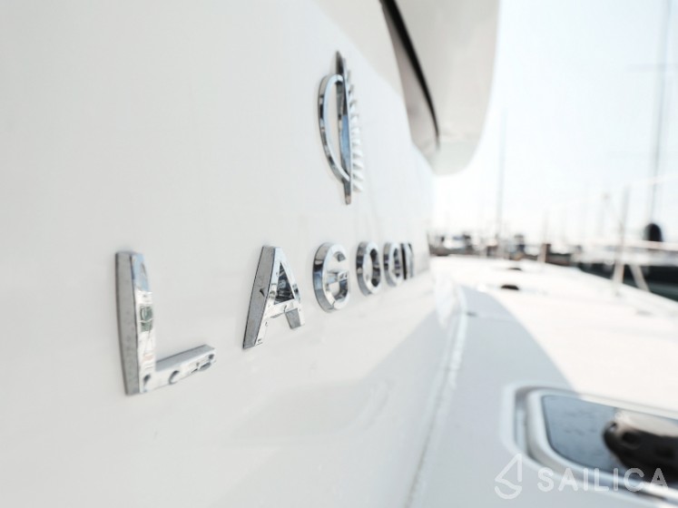 Lagoon 42 - Yacht Charter Sailica