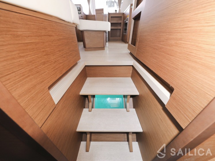 Lagoon 42 - Yacht Charter Sailica