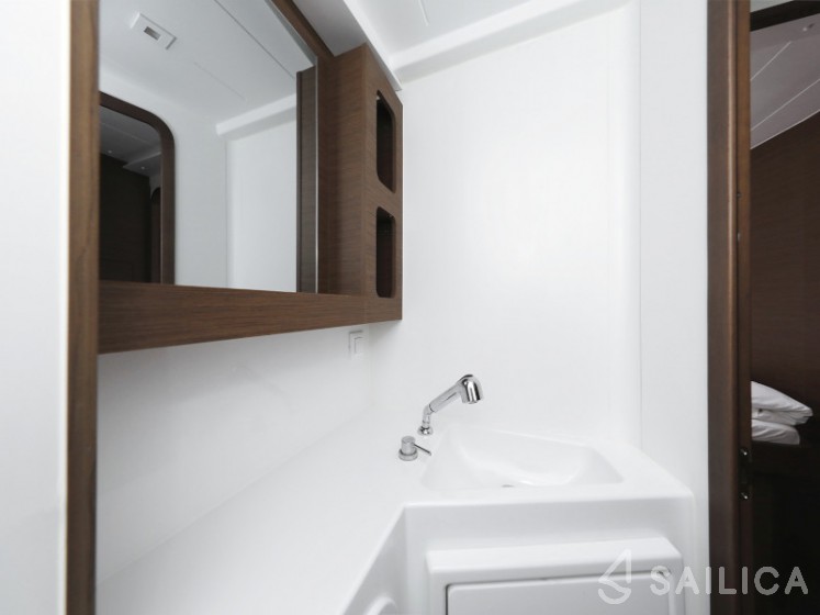 Lagoon 42 - Yacht Charter Sailica