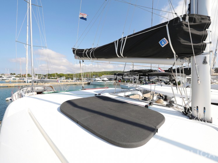 Lagoon 42 - Yacht Charter Sailica