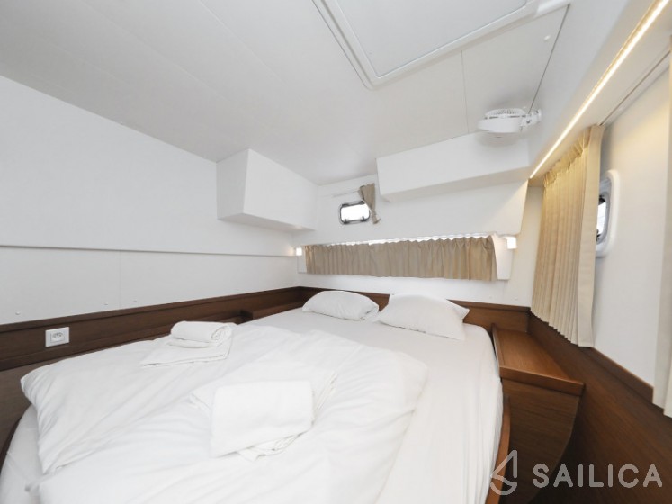 Lagoon 42 - Yacht Charter Sailica