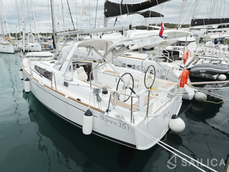 Oceanis 35.1 - Yacht Charter Sailica