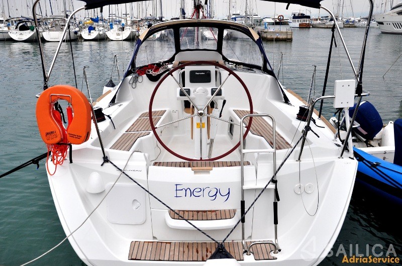 Sun Odyssey 33i - Yacht Charter Sailica