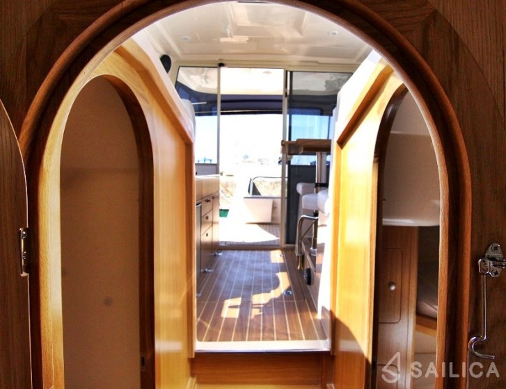 Vektor 950 - Yacht Charter Sailica