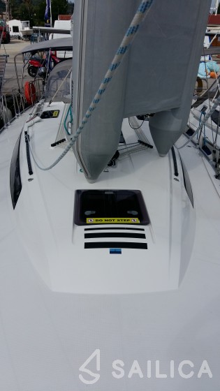 Bavaria 37 Cruiser - Yacht Charter Sailica