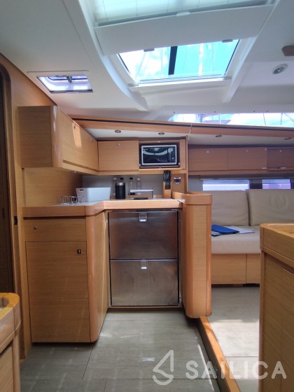 Dufour 520 GL - Yacht Charter Sailica