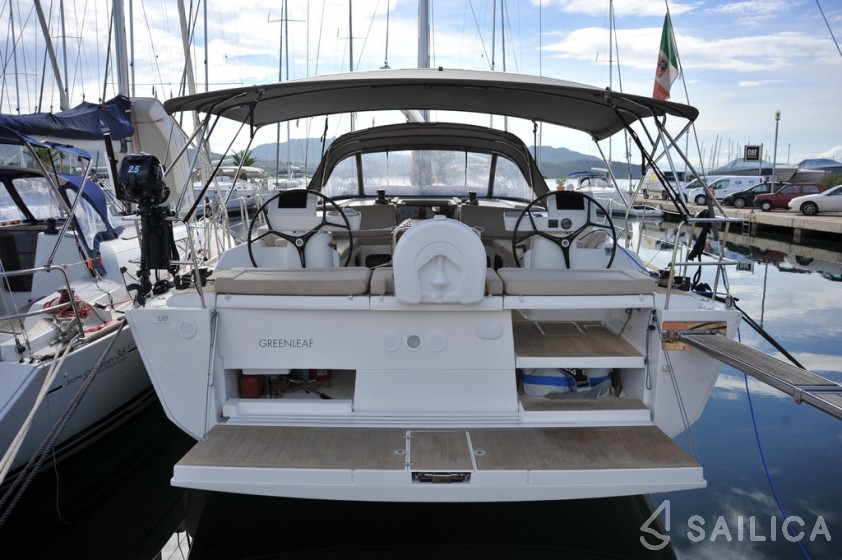 Dufour 520 GL - Yacht Charter Sailica