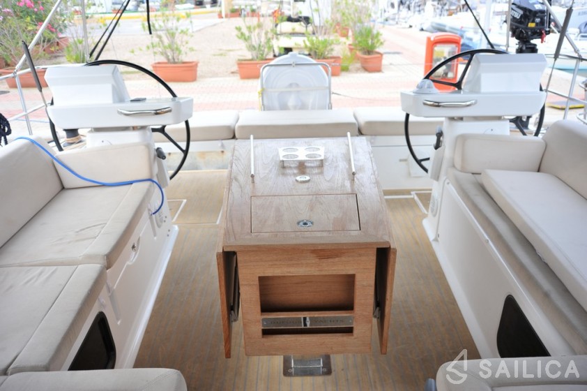 Dufour 520 GL - Yacht Charter Sailica