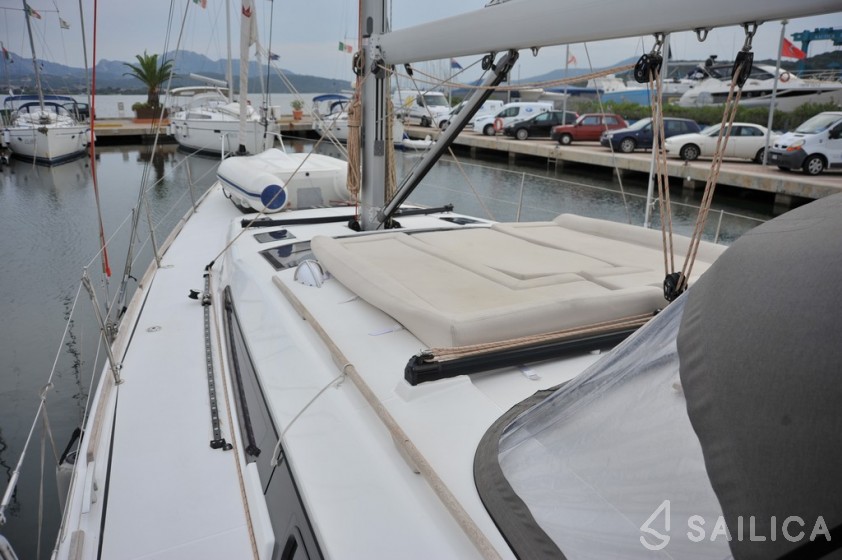 Dufour 520 GL - Yacht Charter Sailica